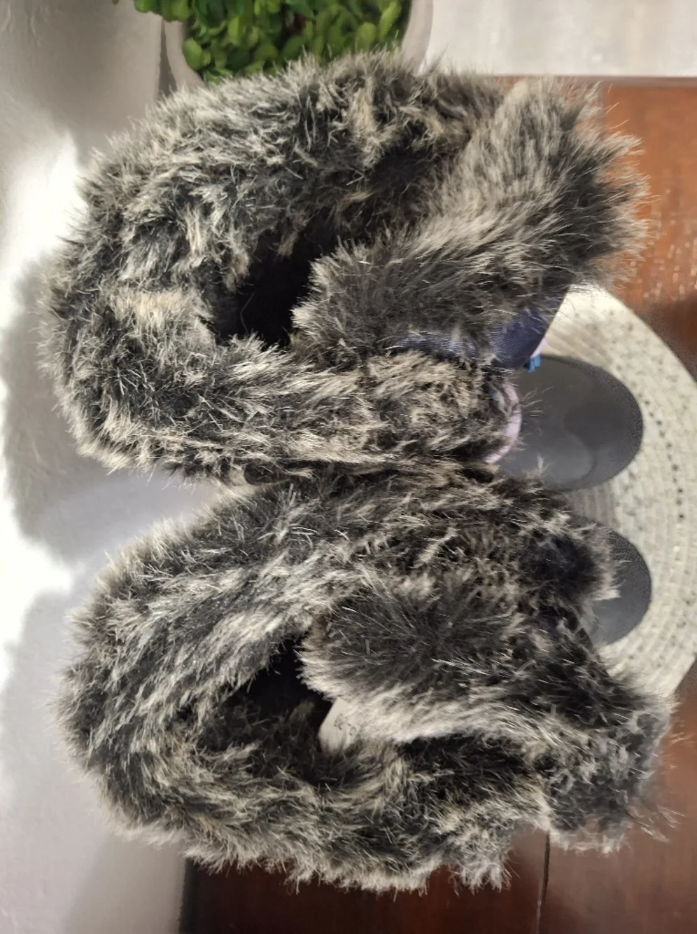 Girls' Kamik Faux-Fur Winter Boots Size 6.